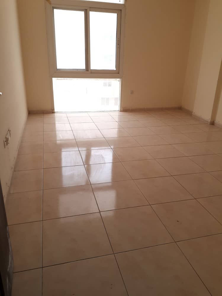 Hot offer nice 1bhk in national paint muwaileh area just 22k in 4/6 Chqs