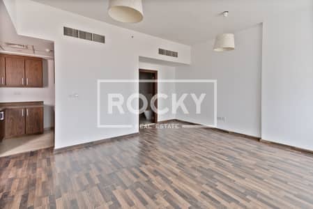 Studio for Rent in Business Bay, Dubai - Large Studio | Prime location | Burj View