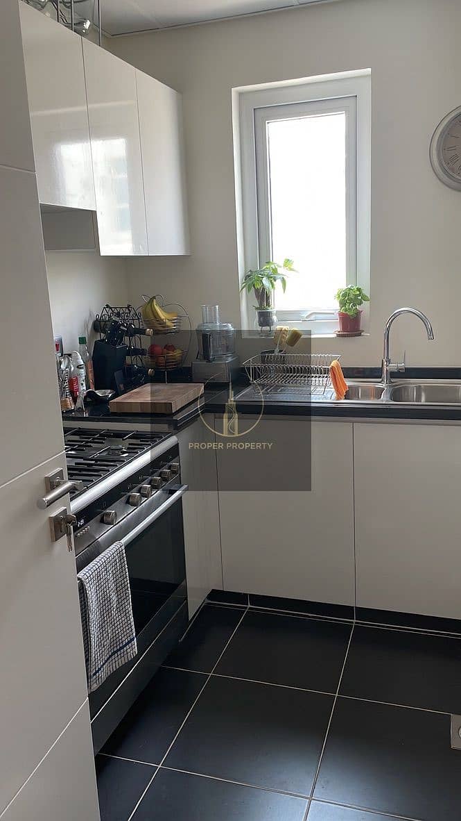 24 Kitchen-. jpeg