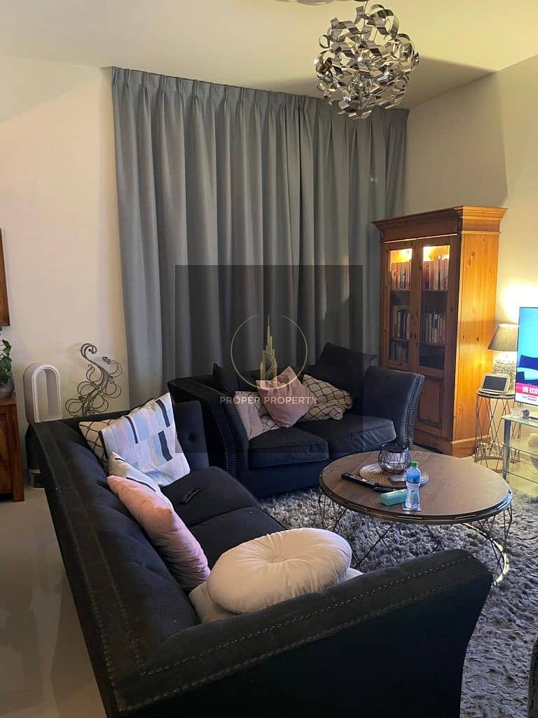 38 Living Area. jpeg