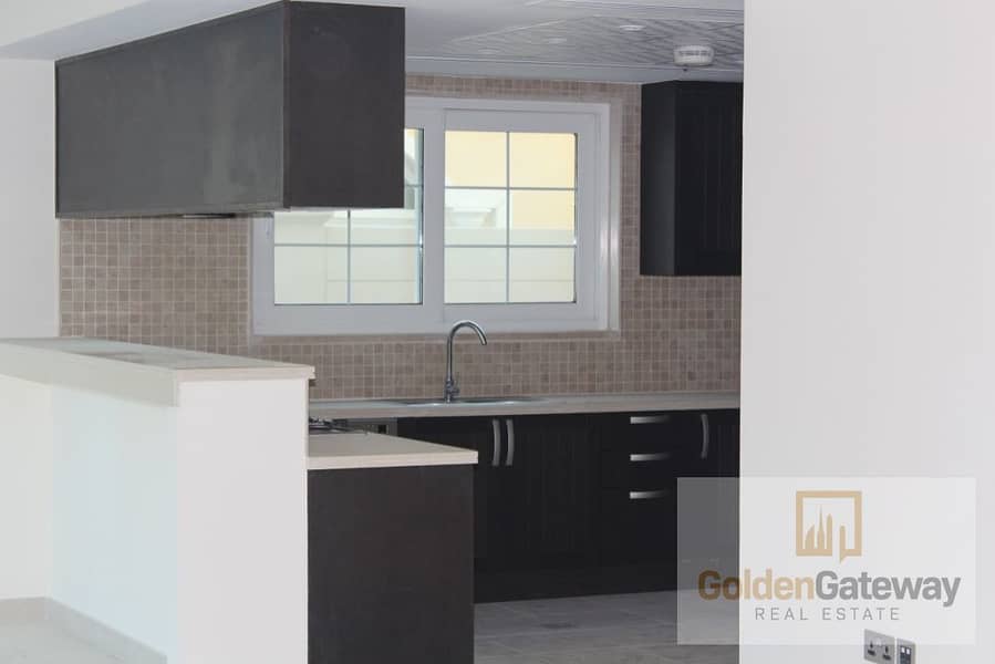 8 KITCHEN 5 BED LEG 2. JPG