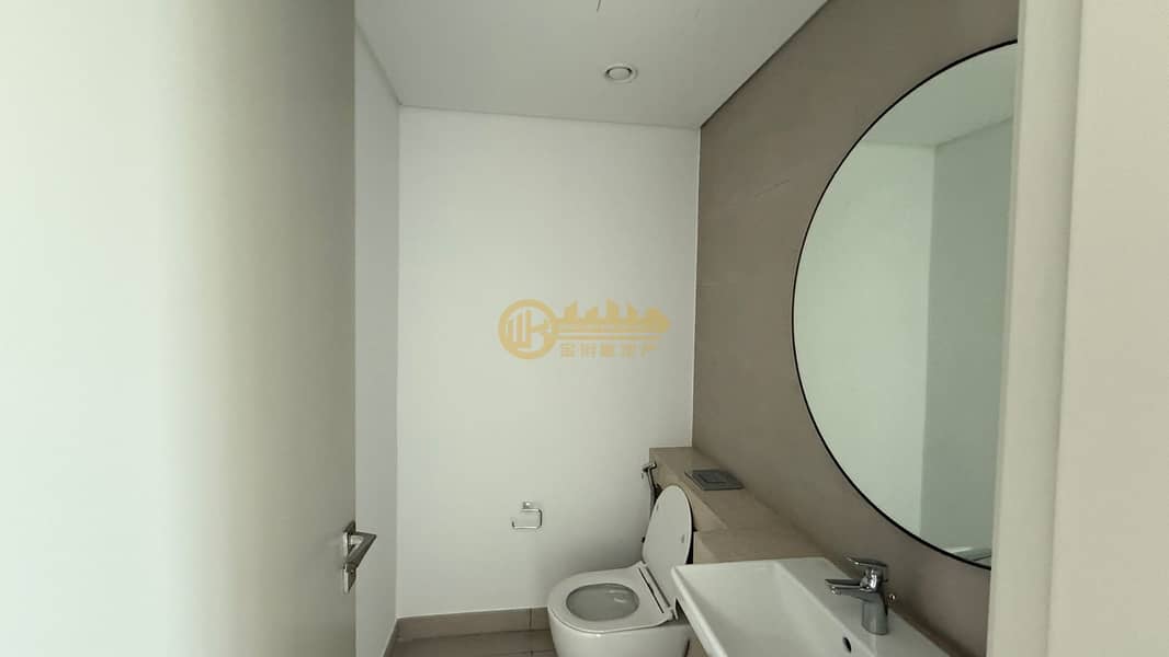 11 cf03b543-baee-44f5-884b-6f3477da8d43. jpg