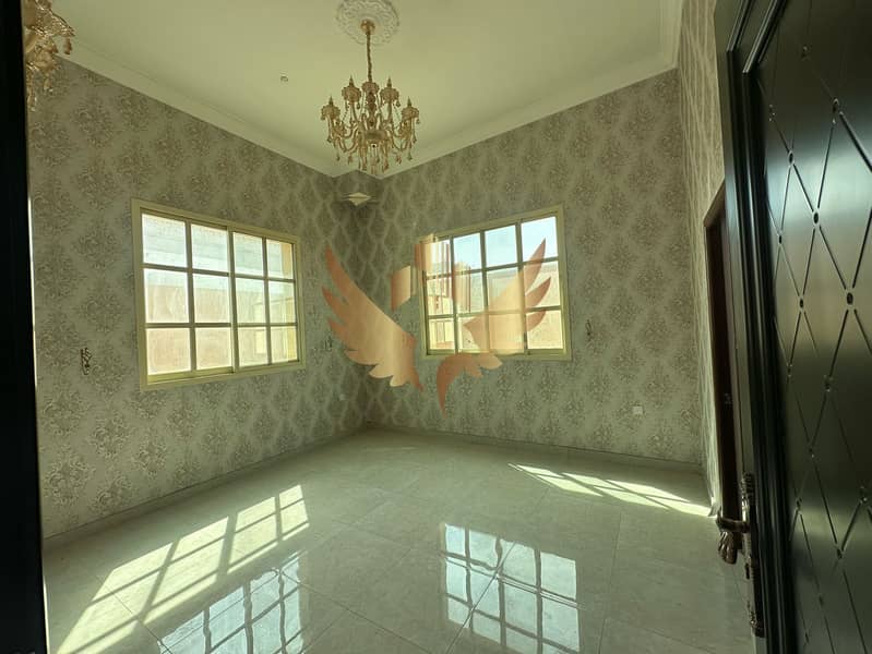 12 WhatsApp Image 2025-04-17 at 13.44. 04_0f07b2ea. jpg