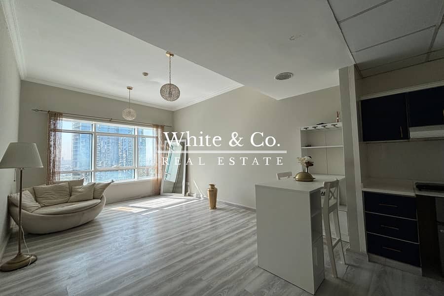 Twelve Cheques | Upgraded |Near The Metro Twelve Cheques | Upgraded |Near The Metro