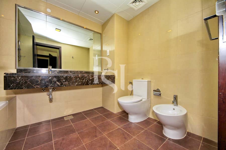 8 2BRM-Unit-2507-BUA-1300-SQFT-Sun-Tower-Shams-Abu-Dhabi-Al-Reem-Island-UAE (15). jpg