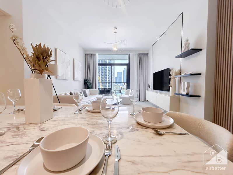4 Crown Tower - 1207 - Living -1. jpg