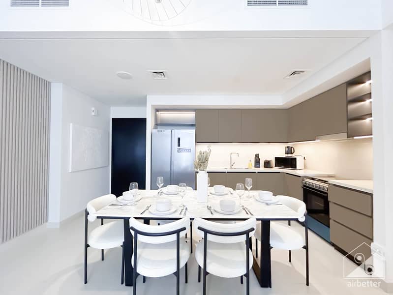 5 Crown Tower - 1207 - Kitchen -7. jpg