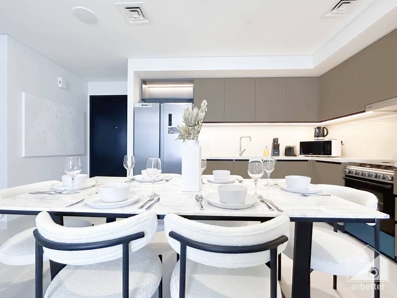 6 Crown Tower - 1207 - Kitchen -5. jpg