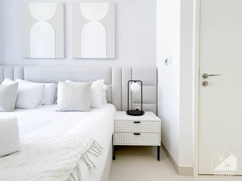 18 Crown Tower - 1207 - Room 1 -3. jpg