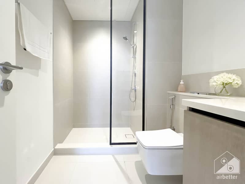 25 Crown Tower - 1207 - Room 1 -10. jpg