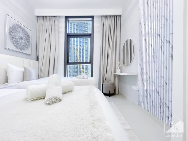 41 Crown Tower - 1207 - Room 3 -1. jpg