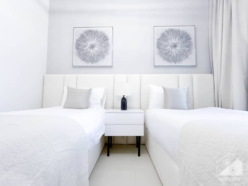 43 Crown Tower - 1207 - Room 3 -3. jpg