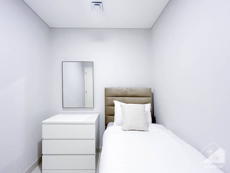 52 Crown Tower - 1207 - Room 4 -5. jpg