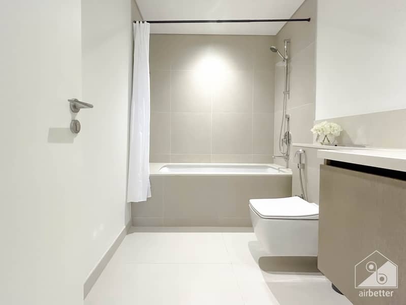 53 Crown Tower - 1207 - WC 1 -1. jpg