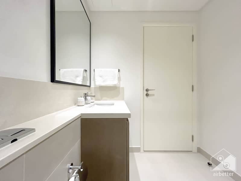 54 Crown Tower - 1207 - WC 1 -3. jpg
