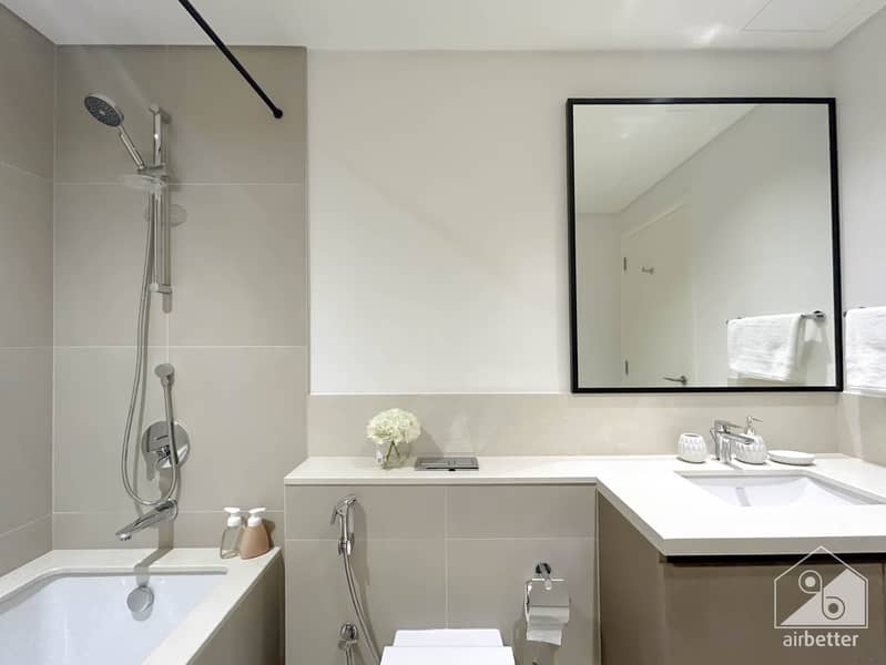 55 Crown Tower - 1207 - WC 1 -4. jpg