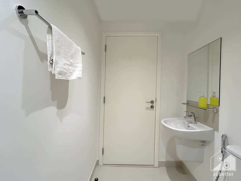 58 Crown Tower - 1207 - WC 2 -4. jpg