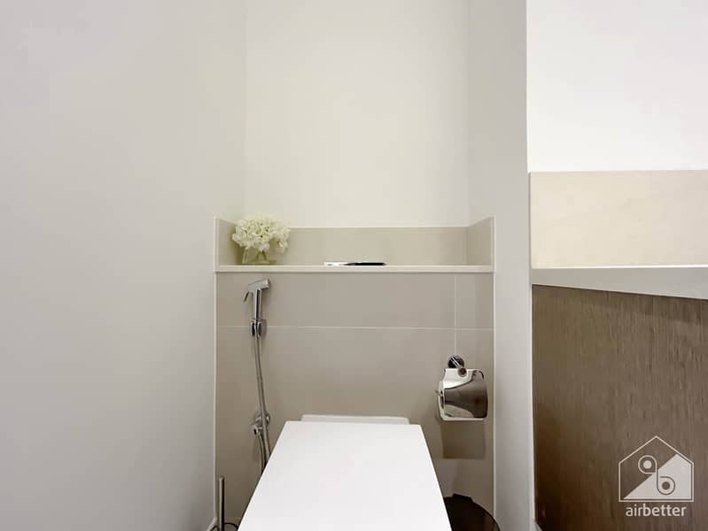 60 Crown Tower - 1207 - WC 3 -2. jpg