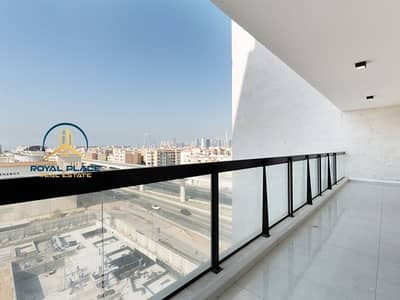 Well Maintained | Mid Floor | Close to Metro