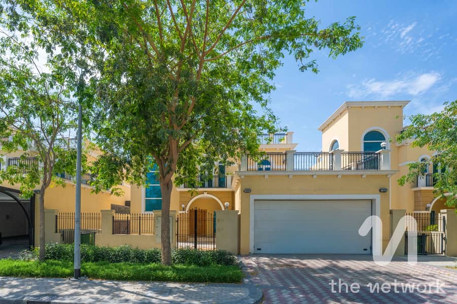 Prime Location | Ready to Move | Spacious Villa Prime Location | Ready to Move | Spacious Villa