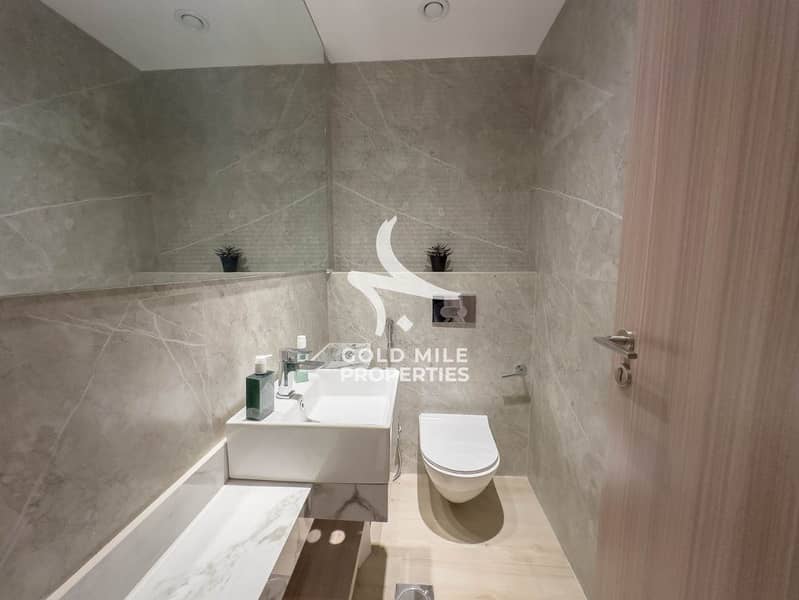 8 bathroom. jpg