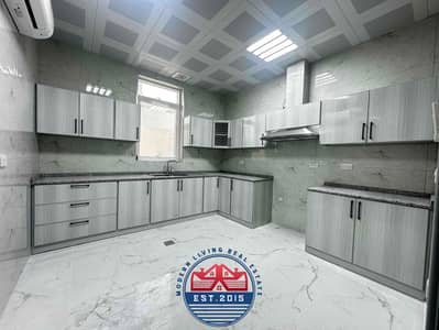 Brand New 3 Bedrooms Maidroom Hall 5 Bthrooms Near Lulu Mall