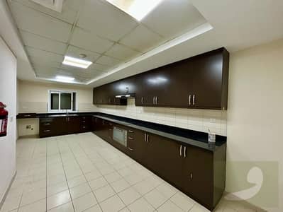 Spacious 3 BHK | Prime Sheikh Zayed Road | Duja Tower