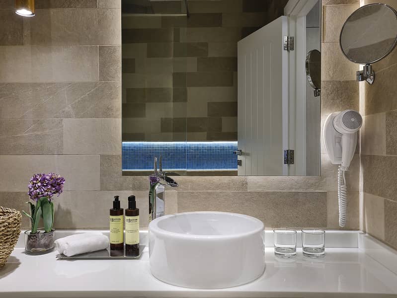 8 NH_Collection_Dubai_The_Palm_One_Bedroom_Apartment_Bathroom_2. jpeg