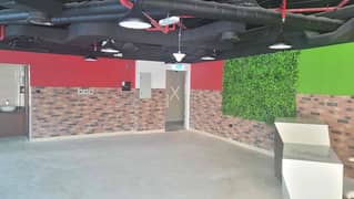 Exclusive | Fitted front shop | High Visibility | Available for rent