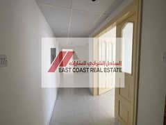 شقة في بناية الفجيرة،المحطة 3 غرف 36000 درهم - 11400706