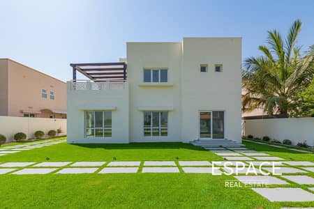 4 Bedroom Villa for Rent in The Meadows, Dubai - Golf Course View | High Spec | 1 of 6