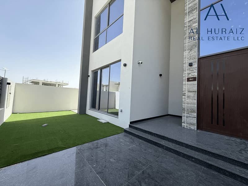 BEAUTIFUL BRAND NEW CUSTOM BUILT VILLA