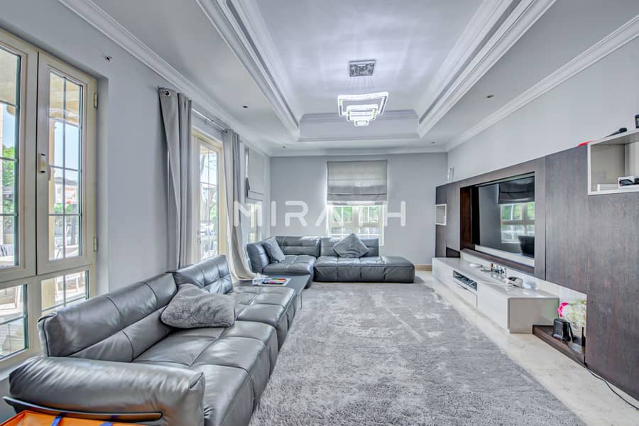 11 Living Room 2. jpeg