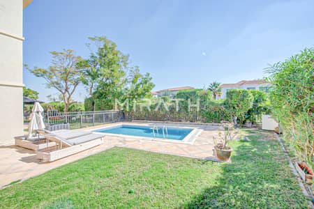 5 Bedroom Villa for Rent in Jumeirah Islands, Dubai - Pool 1. jpeg