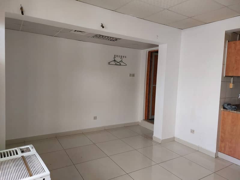 4 CB ROOM 1. jpeg