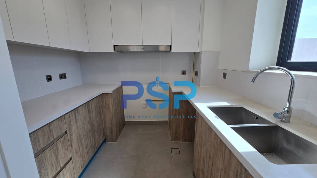 5 Kitchen 1. jpg