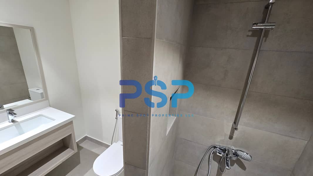 14 washroom 1. jpg