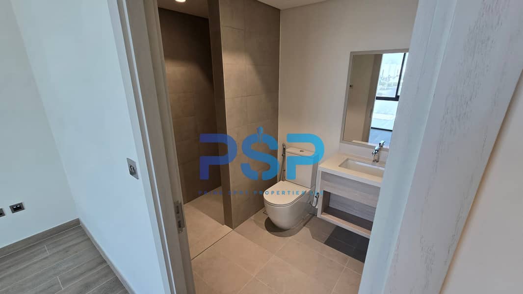 17 Washroooom1. jpg