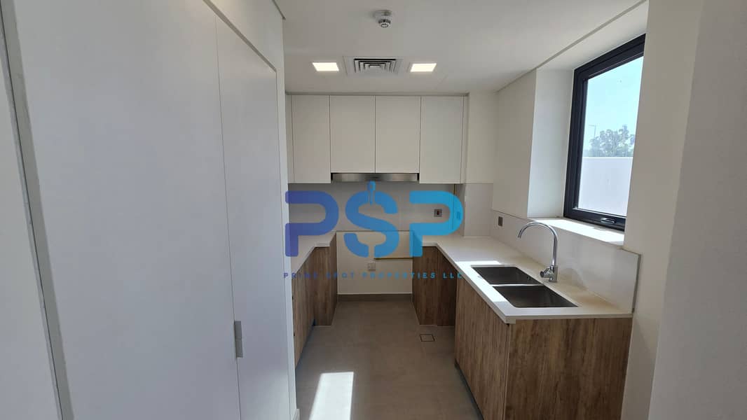 5 Kitchen 2. jpg