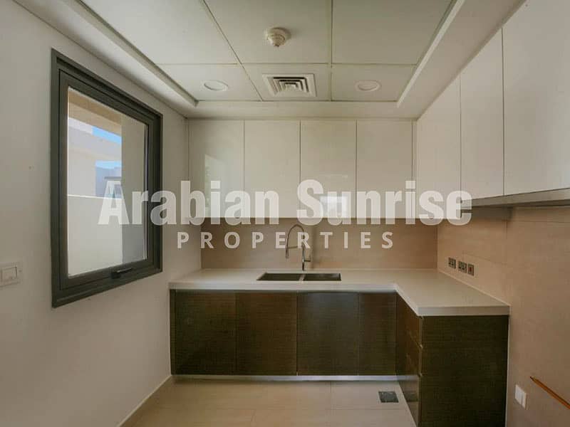 2 Yas_Acres_Aspens_4BR_26_kitchen1. jpg