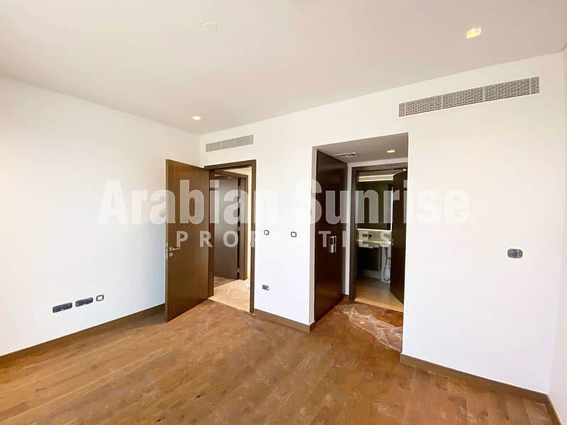 8 YasAcres-P-1-Aspens-V-042-5BR-Bedroom2. jpg