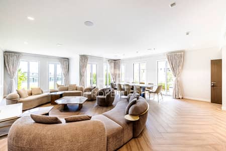 5 Bedroom Villa for Rent in Jumeirah, Dubai - Luxury Villa | Burj and Sea Views | Vacant