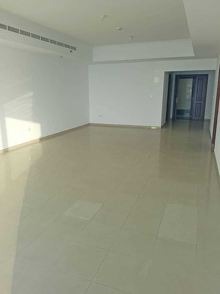Spacious 3 Bedroom Apartment with Sea View and Maids Room for Rent in Dubai Marina - Emirates Crown