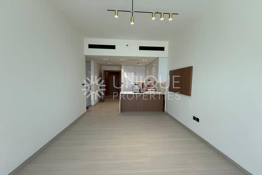 Spacious Layout | Ready to Move | Five Hotel View Spacious Layout | Ready to Move | Five Hotel View