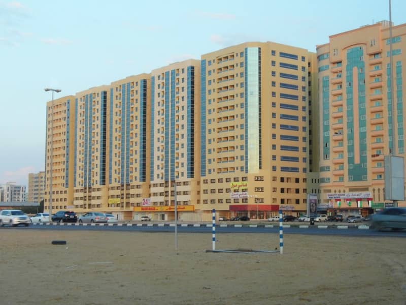 شقة في برج البحيرة،مدينة الإمارات‬ 1 غرفة 190000 درهم - 4137557