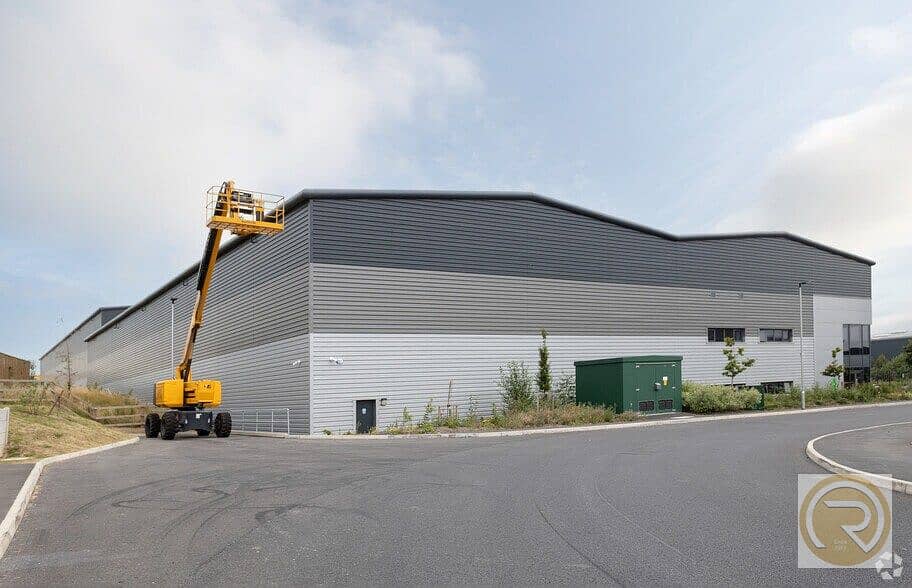 5 Pontefract-Ln-Leeds-WYK-Primary-Photo-1-Large. jpg
