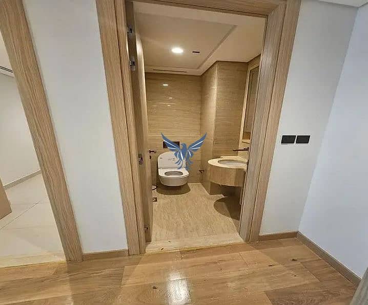 2 02. JPG