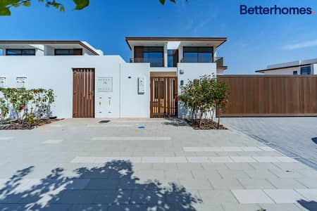 V5 Single Row | Huge Plot | Park View