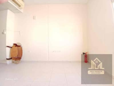 استوديو  للايجار في تجارية مويلح، الشارقة - 217a3c06-68b4-4f76-9966-e17a008434dc. jpg