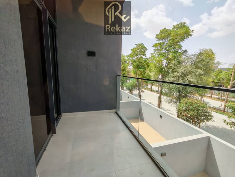 6 Bed 2 Balcony. jpg